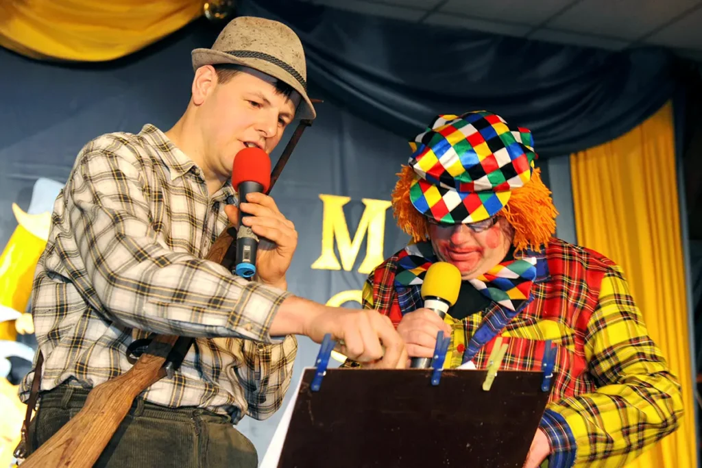 Gückel (André Langenhahn) und T. Widder singen das Güwi-Lied bei der MCC-Prunksitzung im Gasthaus Löser Zella-Mehlis 2011