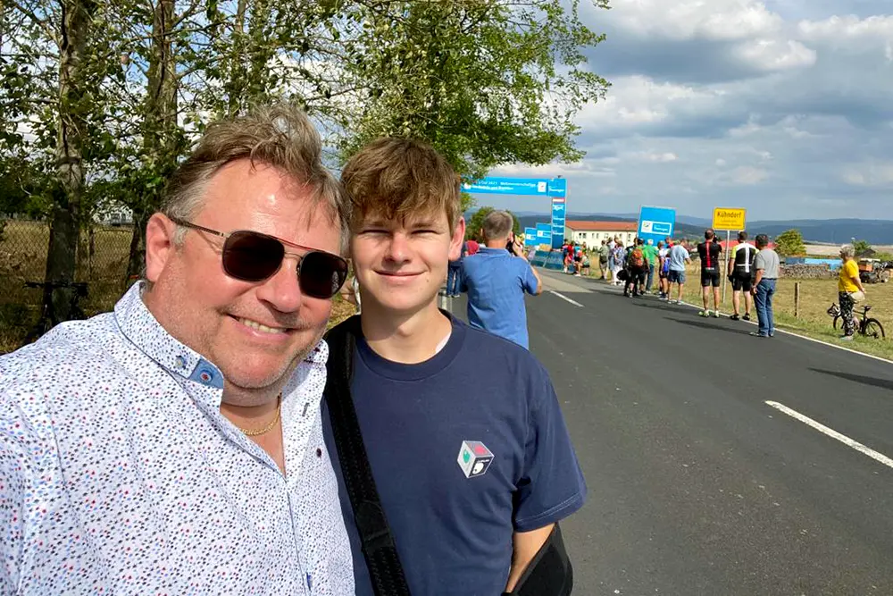 Torsten Widder mit seinem Sohn bei Deutschlandtour Radsport 2023