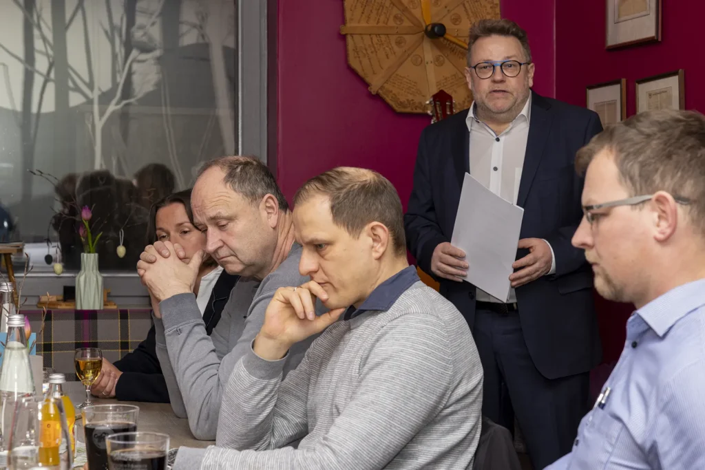 Auftakt zur Bürgermeisterwahl in Zella-Mehlis 2024: Torsten Widder gibt Kandidatur öffentlich bekannt, anwesend sind Vertreterinnen und Vertreter der CDU-Fraktion und der Freien Wähler Zella-Mehlis